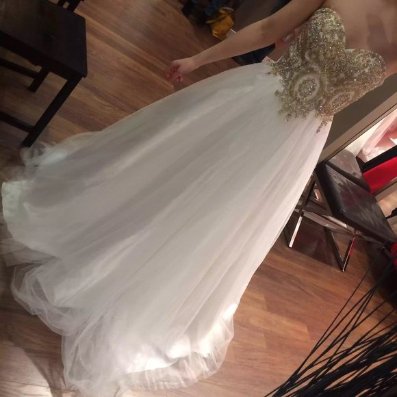 Gorgeous White & Gold Prom Dress - Picture 2 of 6